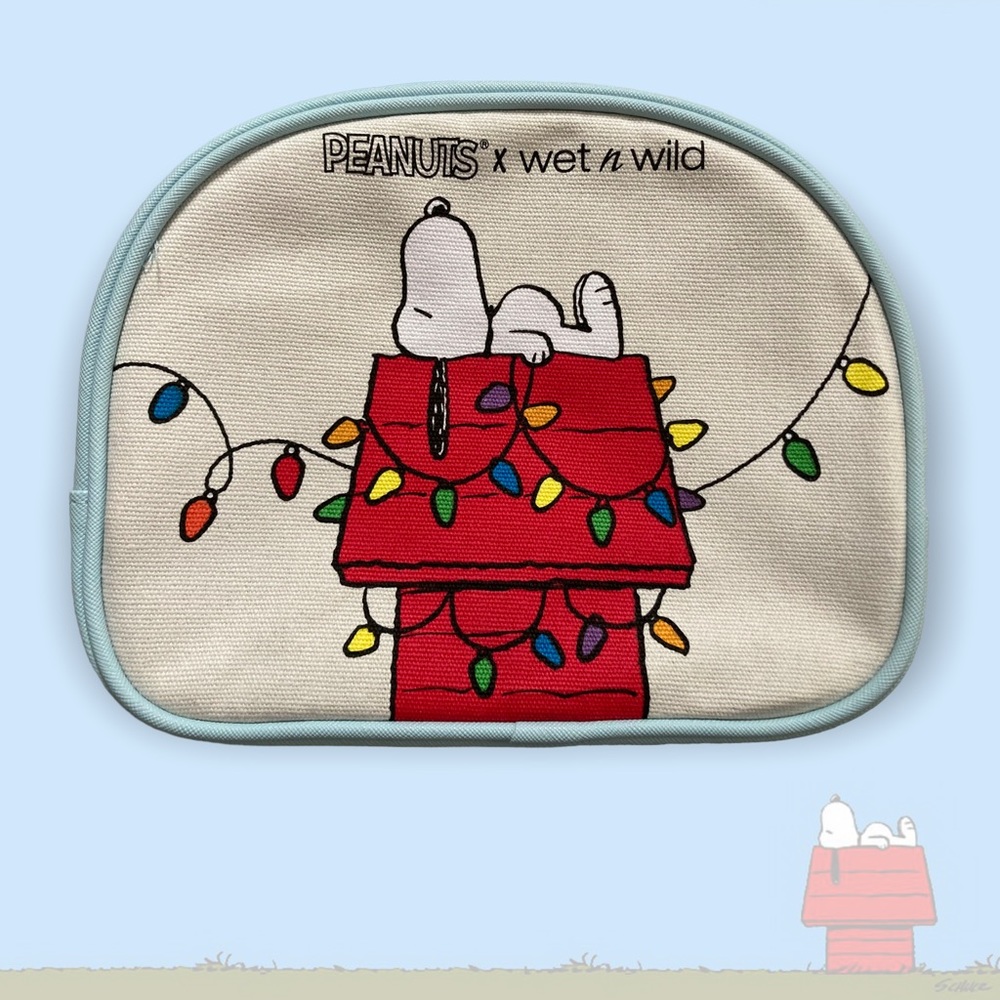 PEANUTS x Wet n Wild CAROL SINGERS & SNOOPY DOG HOUSE Cosmetic Make-up Bag